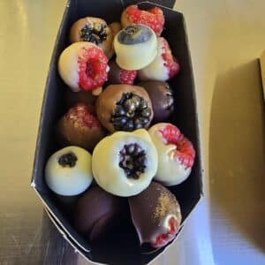 Mix framboos/braam/blauwbes in chocolade